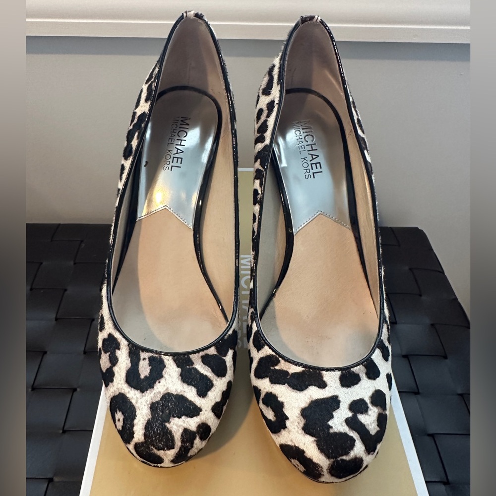 MICHAEL Michael Kors Black and White Leopard Print Pumps
